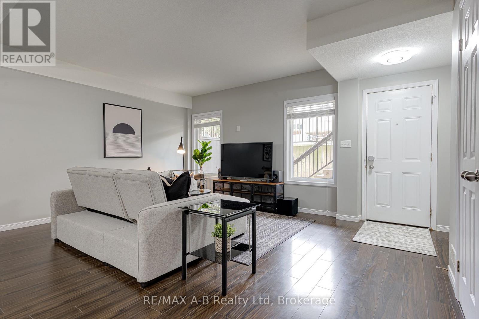 H - 242 Rachel Crescent, Kitchener, Ontario N2R 0E1 - Photo 8 - X13858694