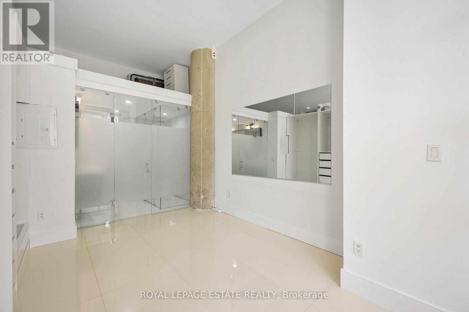127 - 637 LAKE SHORE BOULEVARD W
