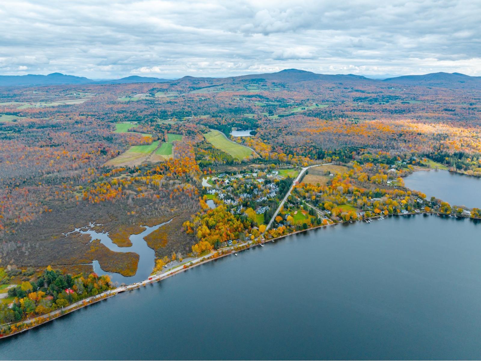 412 Ch. Lakeside Lac-Brome Quebec Canada J0E1R0 4