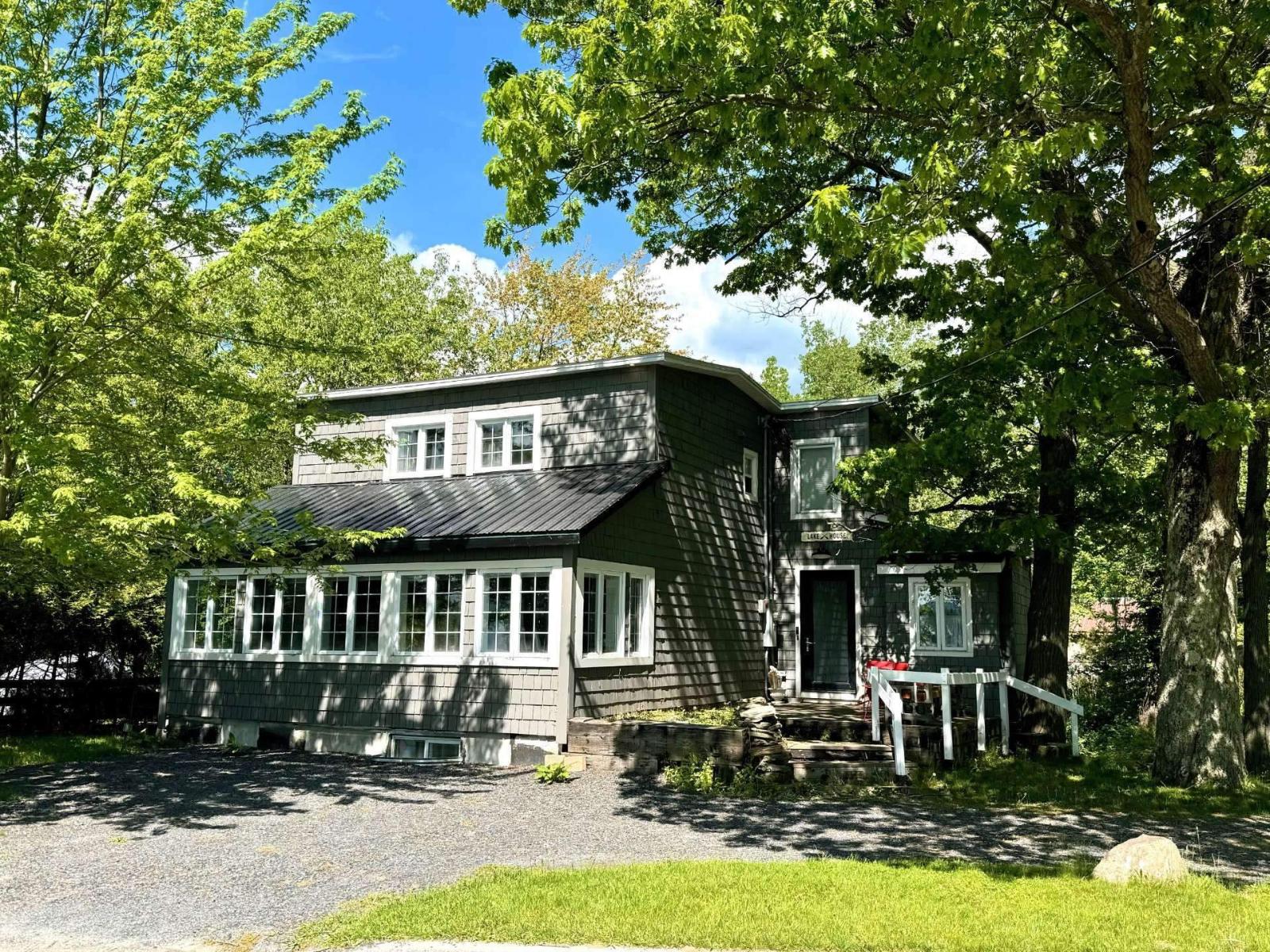 412 Ch. Lakeside Lac-Brome Quebec Canada J0E1R0 5