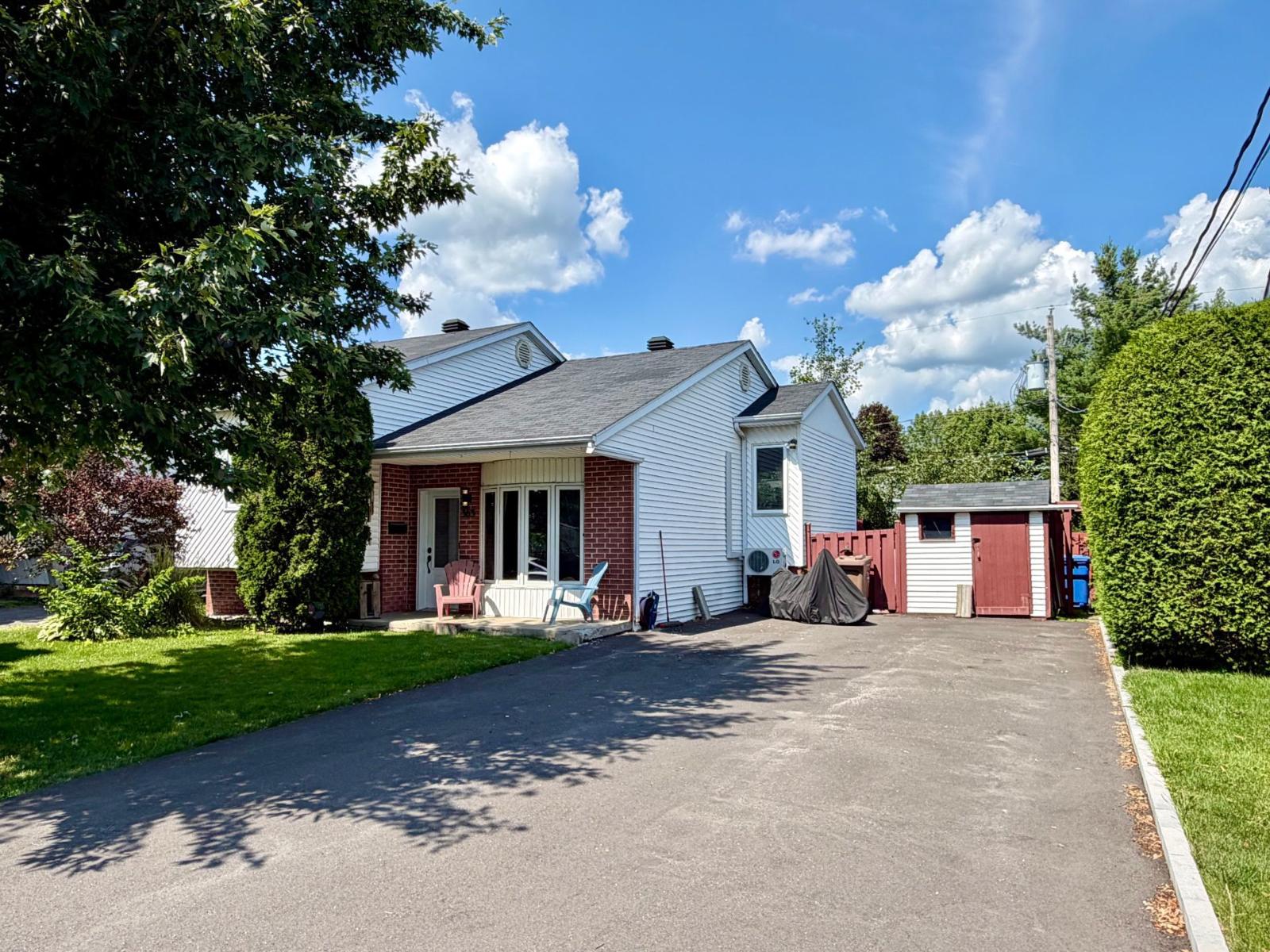 363 Rue de l'Acadie Otterburn Park Quebec Canada J3H5N4 3