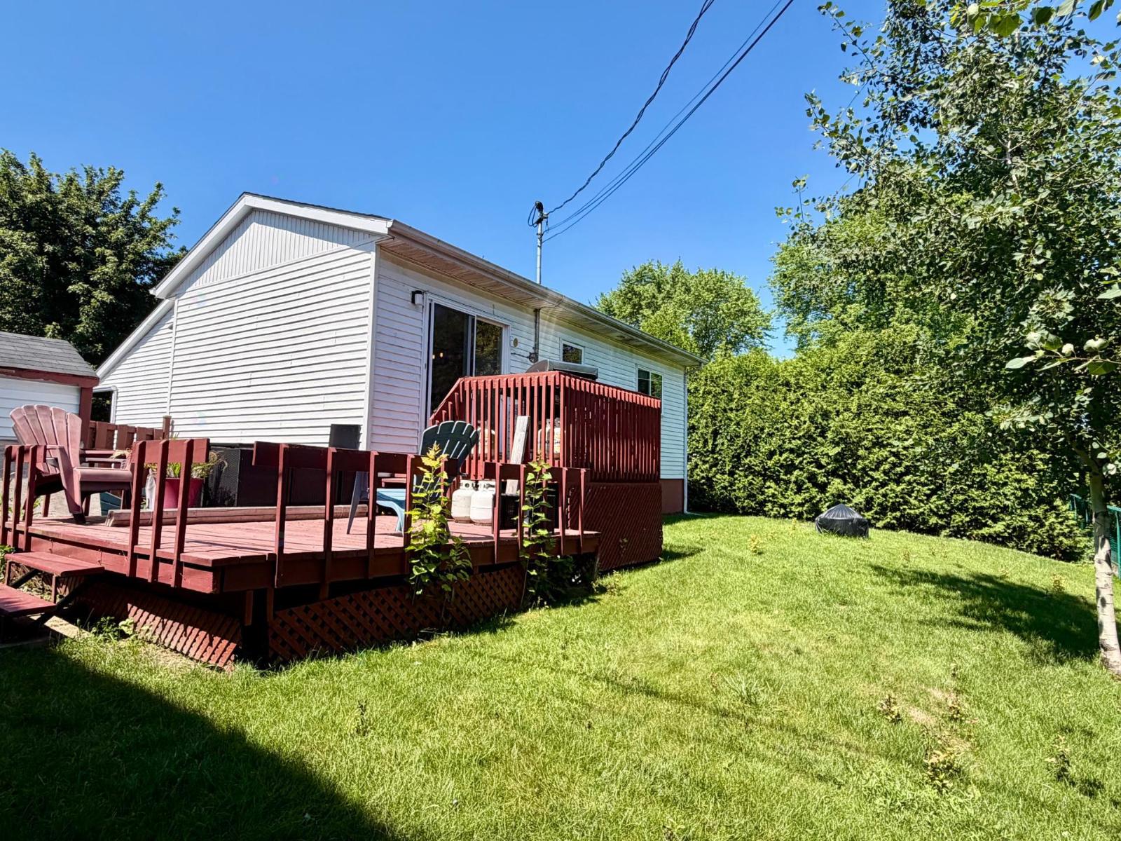 363 Rue de l'Acadie Otterburn Park Quebec Canada J3H5N4 4