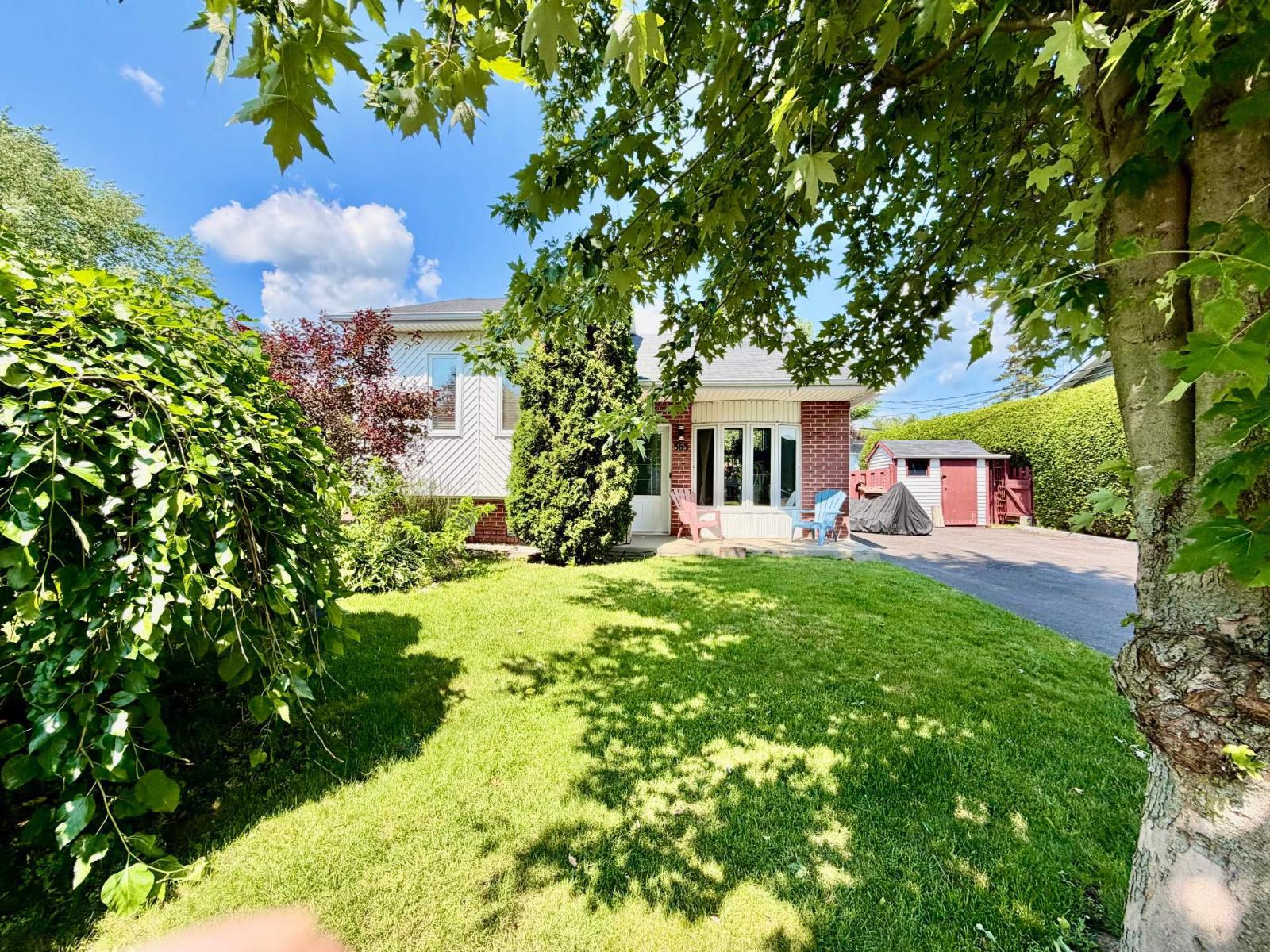 363 Rue de l'Acadie Otterburn Park Quebec Canada J3H5N4 5
