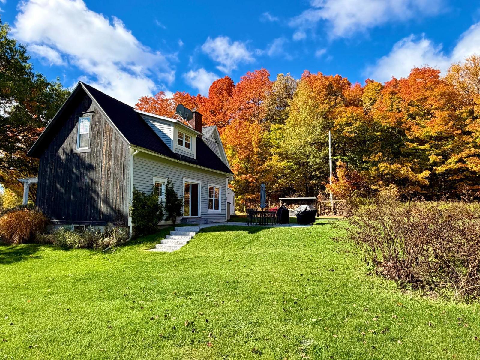 828 Ch. Beaulac Barnston-Ouest Quebec Canada J0B3E0 5