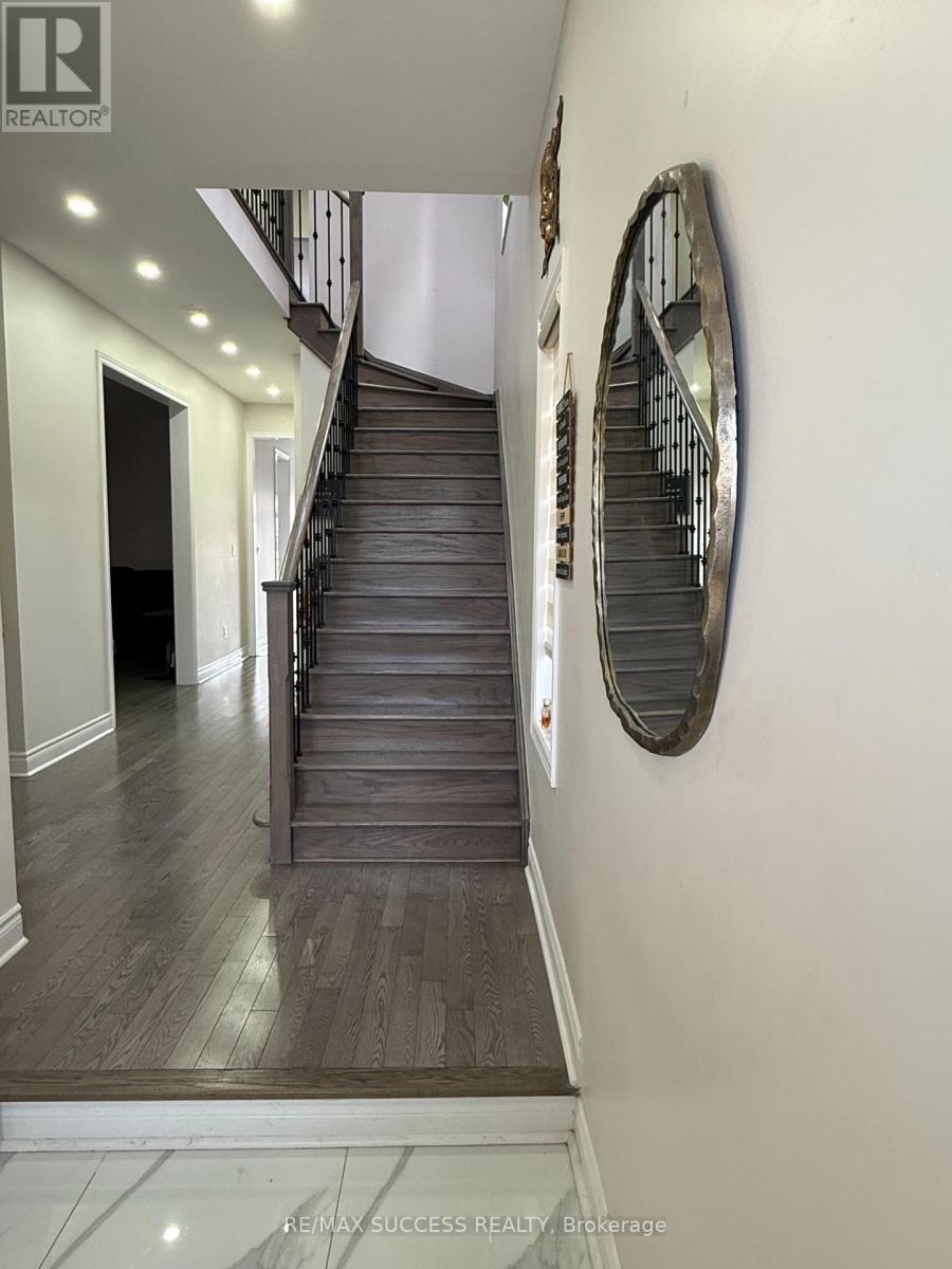120 Morningside Drive, Halton Hills, Ontario  L7G 0M2 - Photo 2 - W13858756