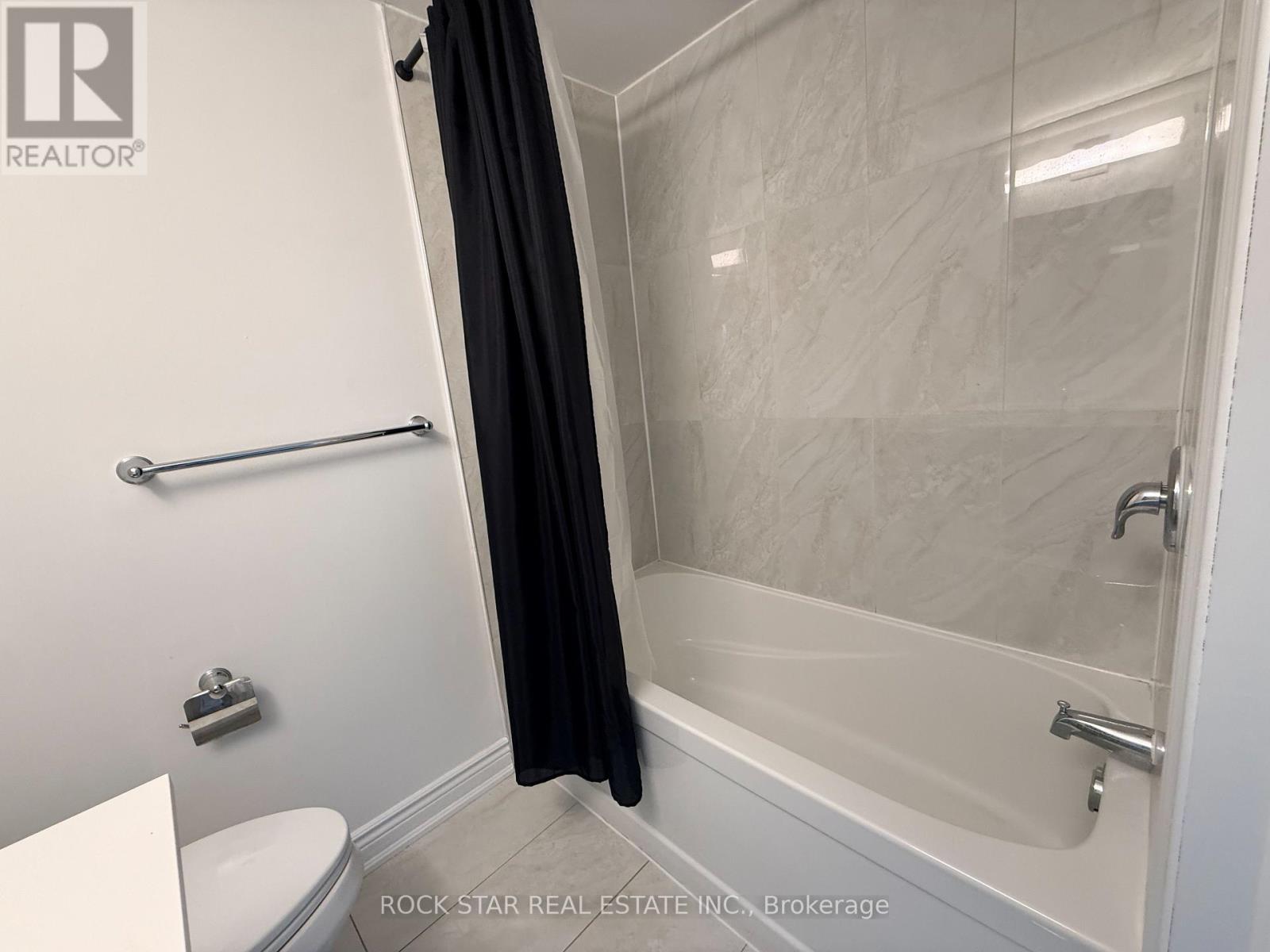 Upper - 15 Hardcastle Court, Brampton, Ontario  L6S 2B2 - Photo 10 - W13858772