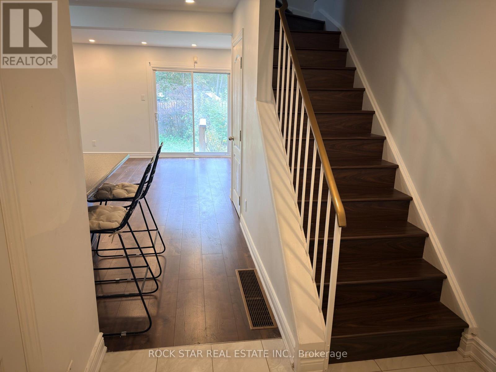 Upper - 15 Hardcastle Court, Brampton, Ontario  L6S 2B2 - Photo 2 - W13858772