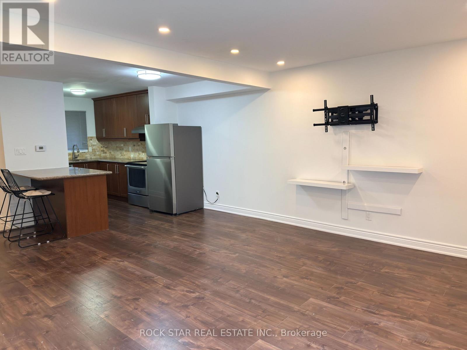 Upper - 15 Hardcastle Court, Brampton, Ontario  L6S 2B2 - Photo 3 - W13858772