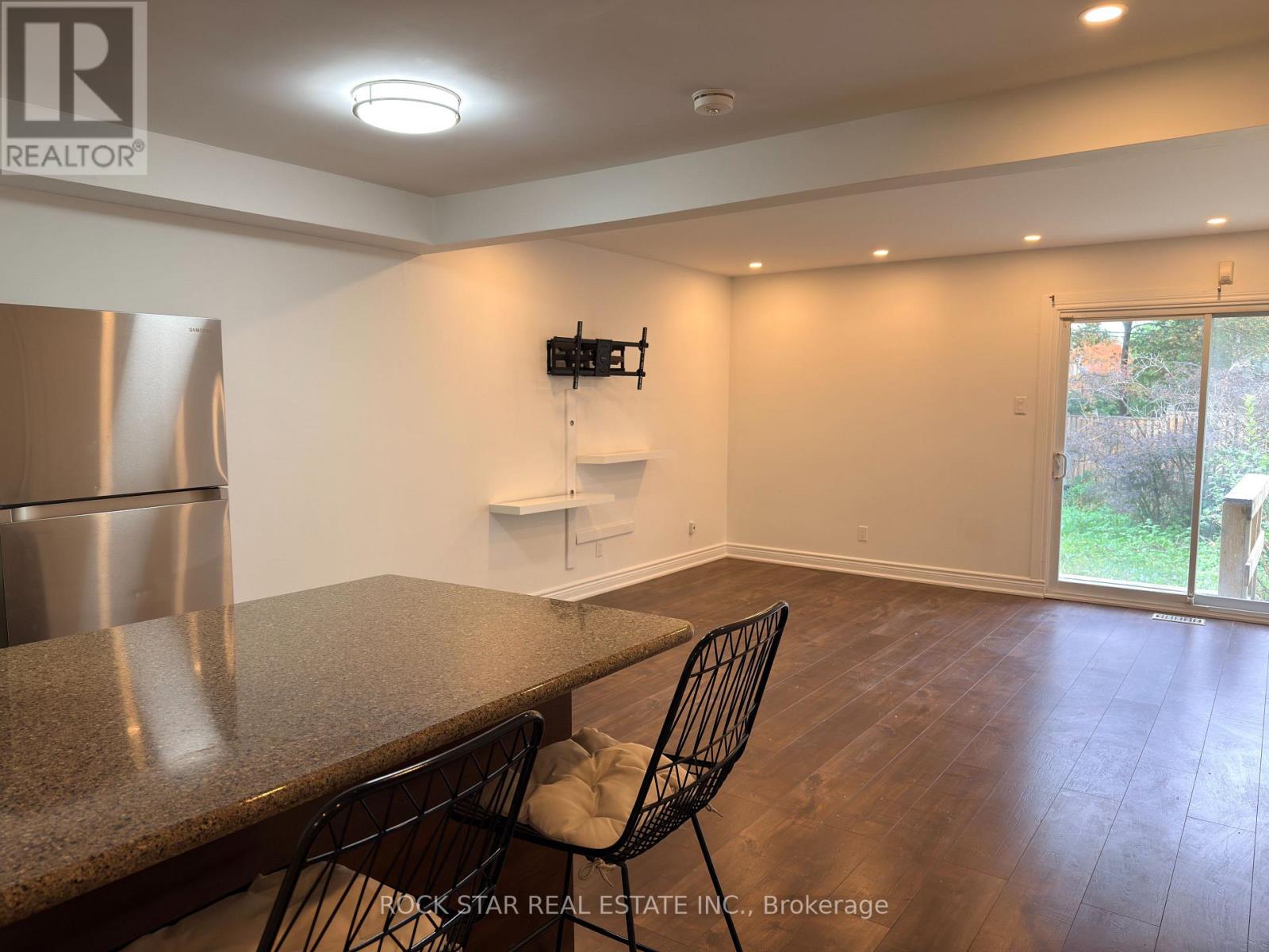 Upper - 15 Hardcastle Court, Brampton, Ontario  L6S 2B2 - Photo 4 - W13858772