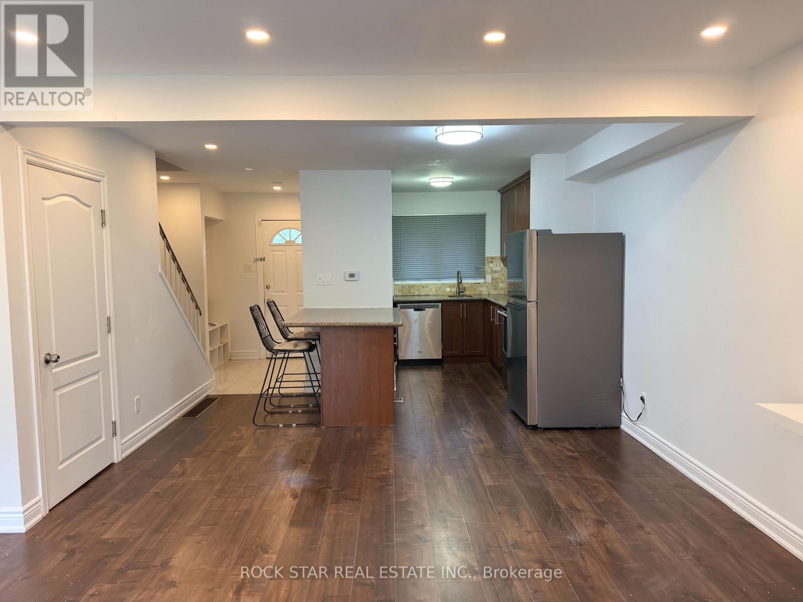 Upper - 15 Hardcastle Court, Brampton, Ontario  L6S 2B2 - Photo 5 - W13858772