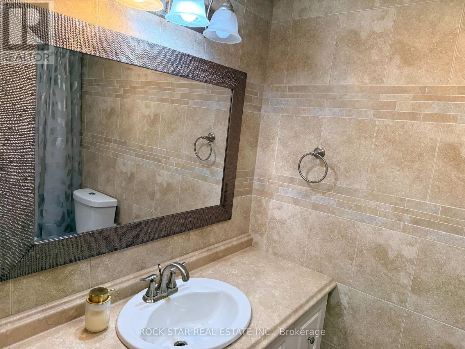 Upper - 15 Hardcastle Court, Brampton, Ontario  L6S 2B2 - Photo 8 - W13858772