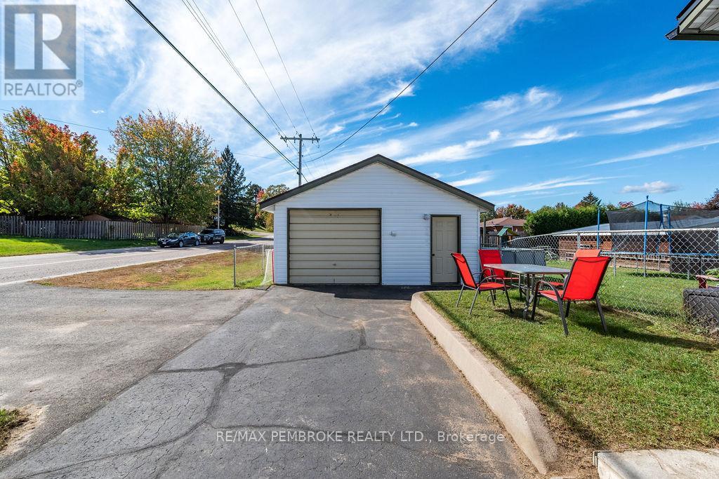 53 Doran Street, Petawawa, Ontario K8H 1R1 - Photo 6 - X13858808