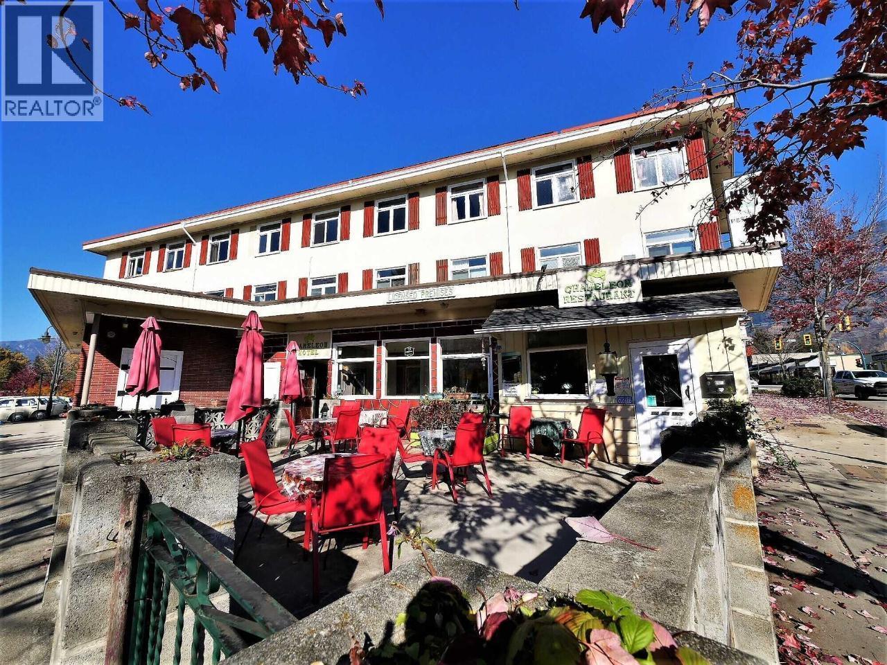 330 COLUMBIA Avenue, Castlegar, British Columbia