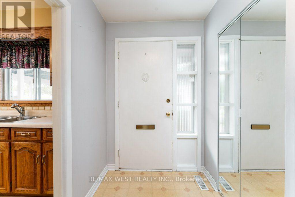 38 Albacore Crescent, Toronto, Ontario M1H 2L3 - Photo 4 - E13858784