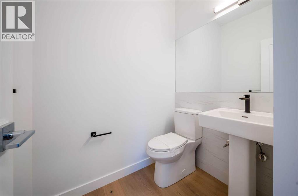 755 Centre Avenue NE, Calgary, Alberta  T2E 4B6 - Photo 9 - A2346373
