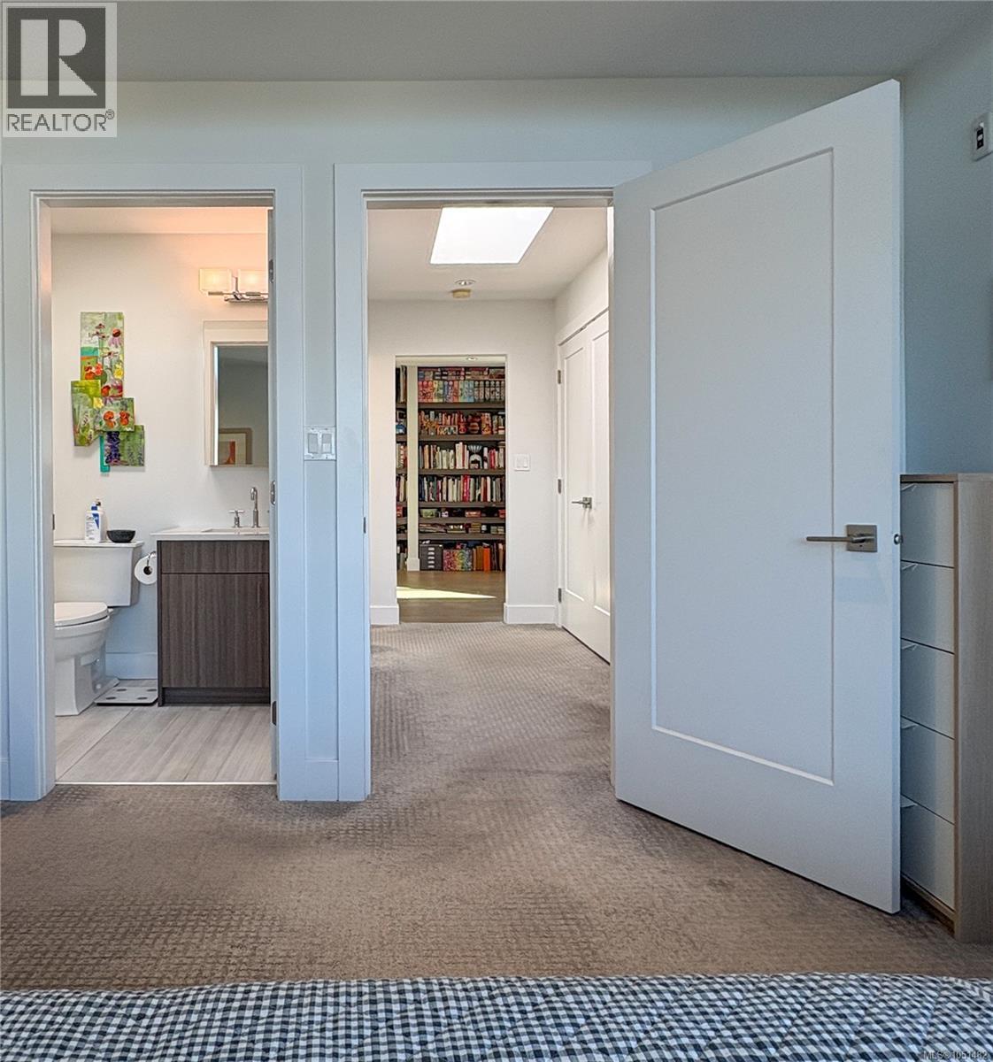 104 3999 Cedar Hill Rd