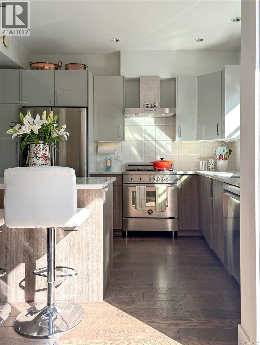104 3999 Cedar Hill Rd