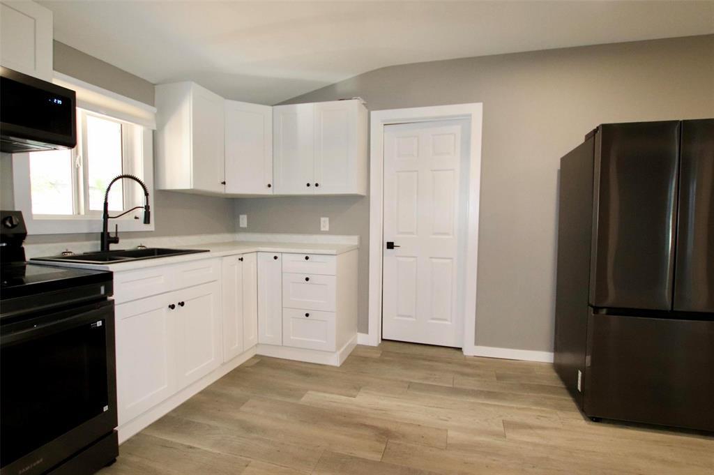 455 Larose Avenue, The Pas, Manitoba  R9A 1L4 - Photo 3 - 202624788