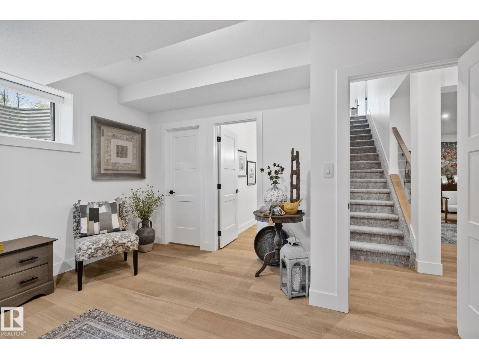 #7 20425 93 AV NW