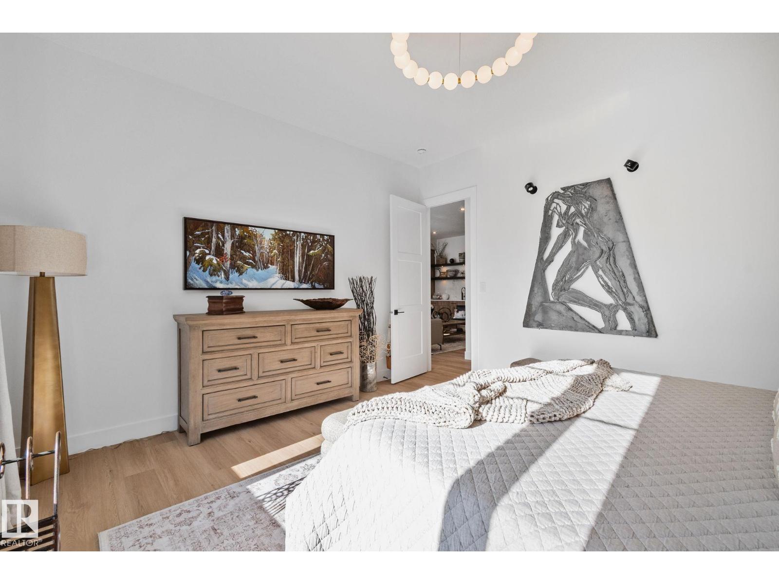 #7 20425 93 AV NW