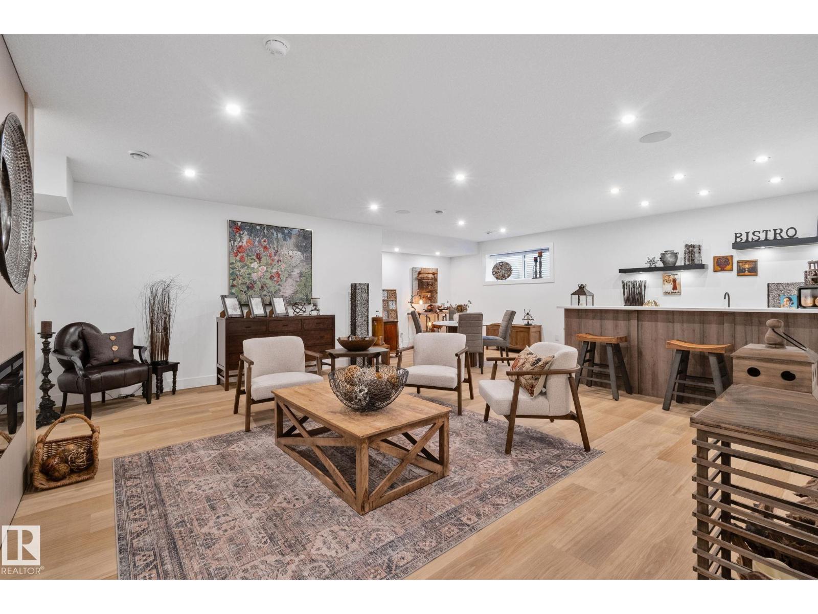 #7 20425 93 AV NW