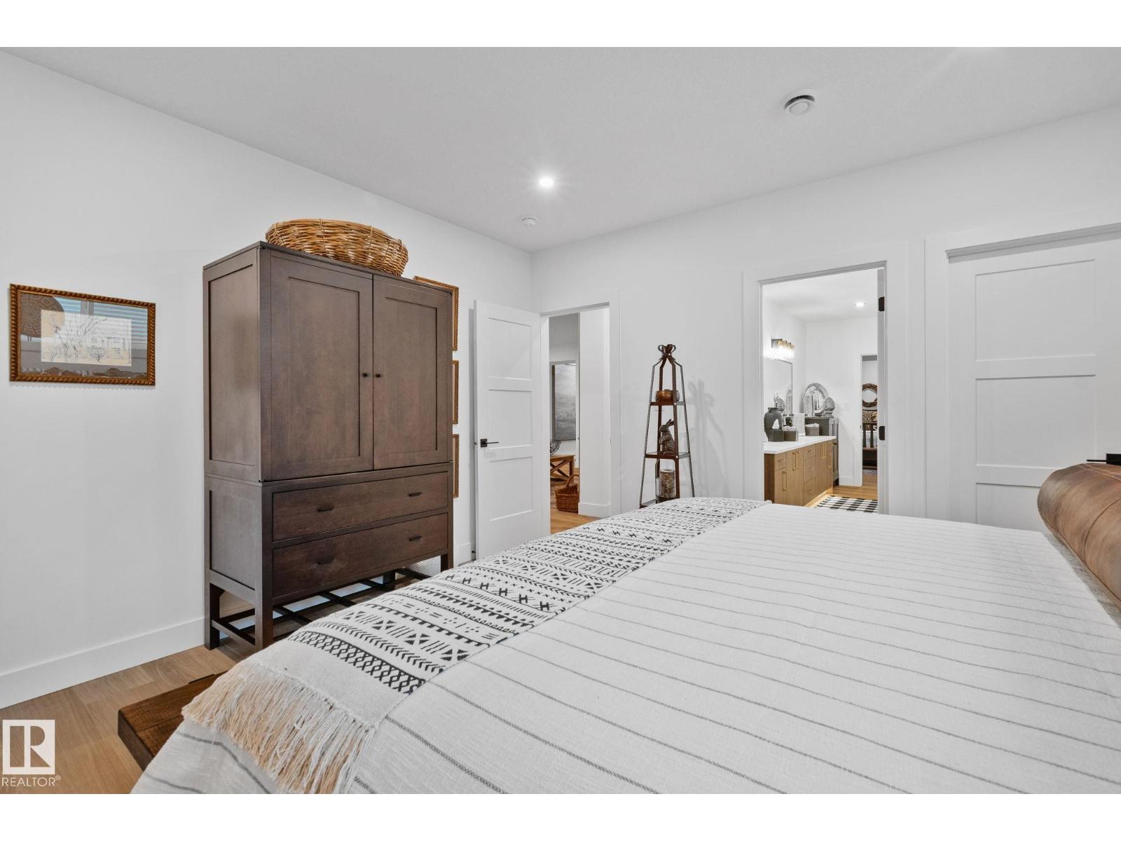 #7 20425 93 AV NW
