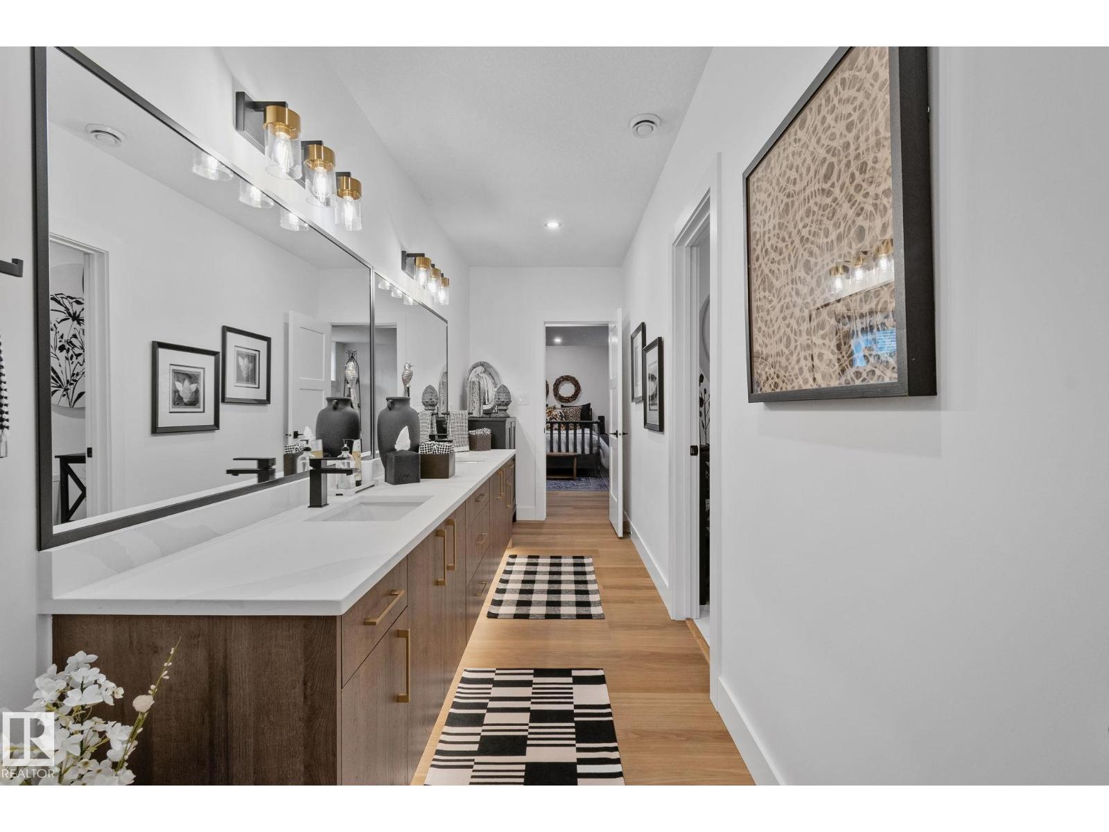 #7 20425 93 AV NW
