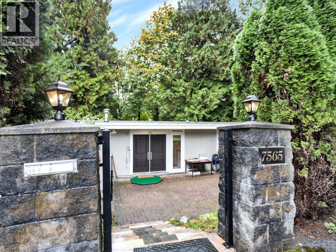 7565 Whelen Court, Burnaby, British Columbia  V5E 1X4 - Photo 2 - R3172029