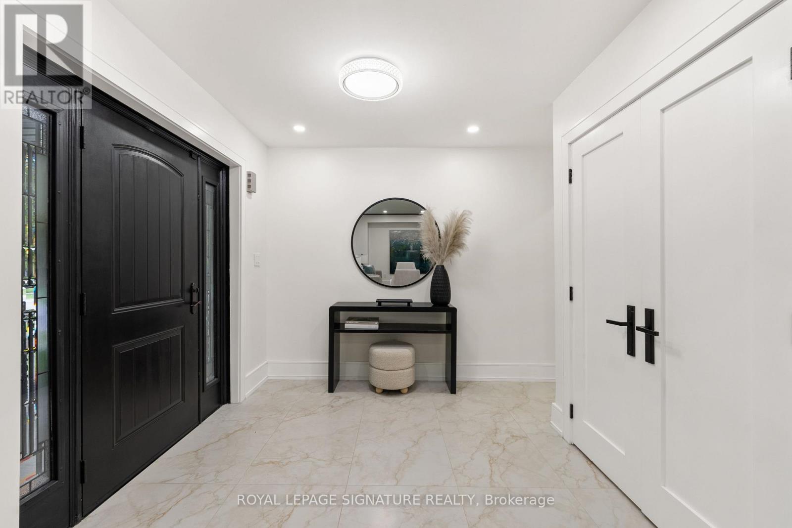29 Blaketon Road, Toronto, Ontario  M9B 4W4 - Photo 3 - W13767538