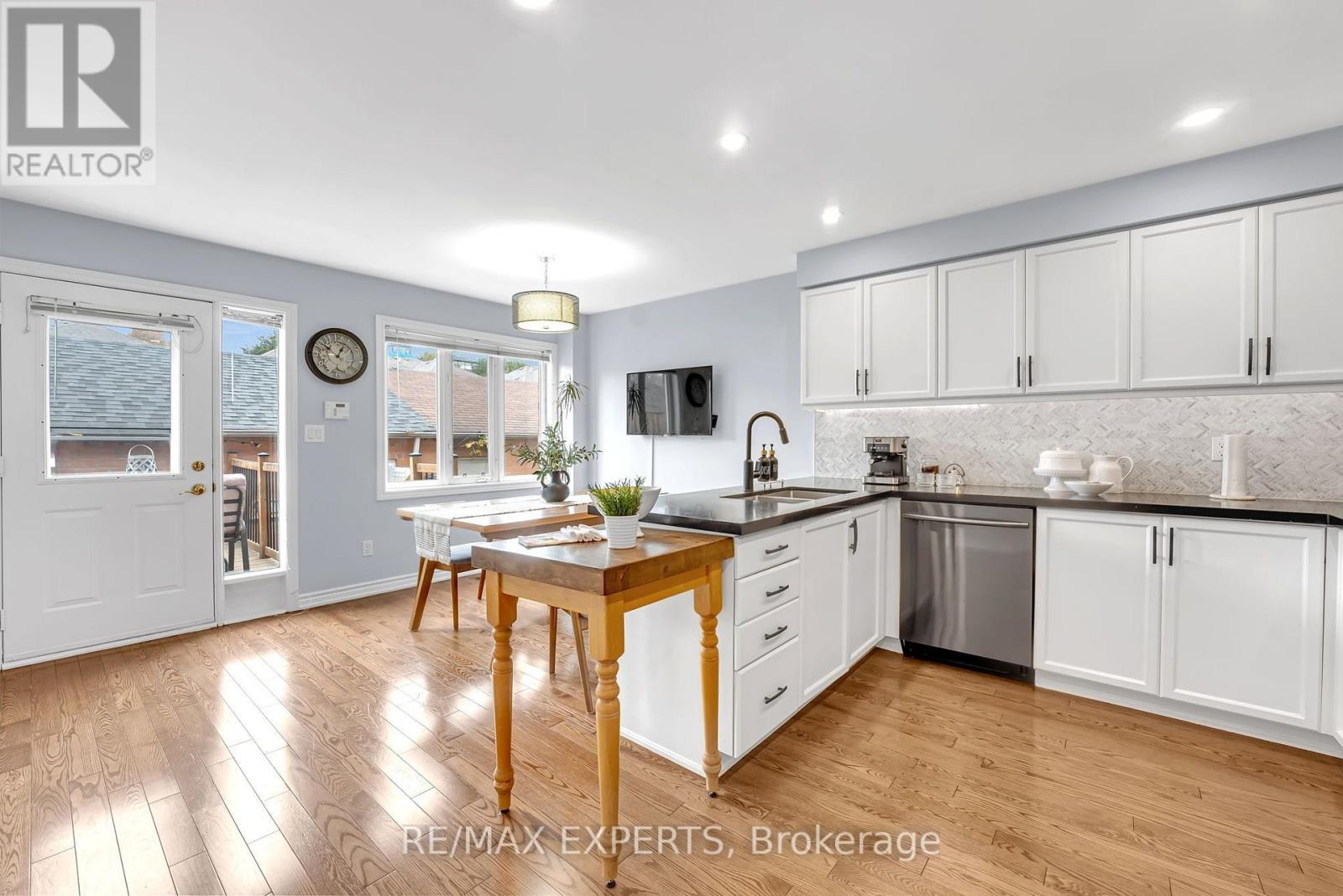 836 St Clarens Avenue, Toronto, Ontario  M6H 3X6 - Photo 12 - W13858270