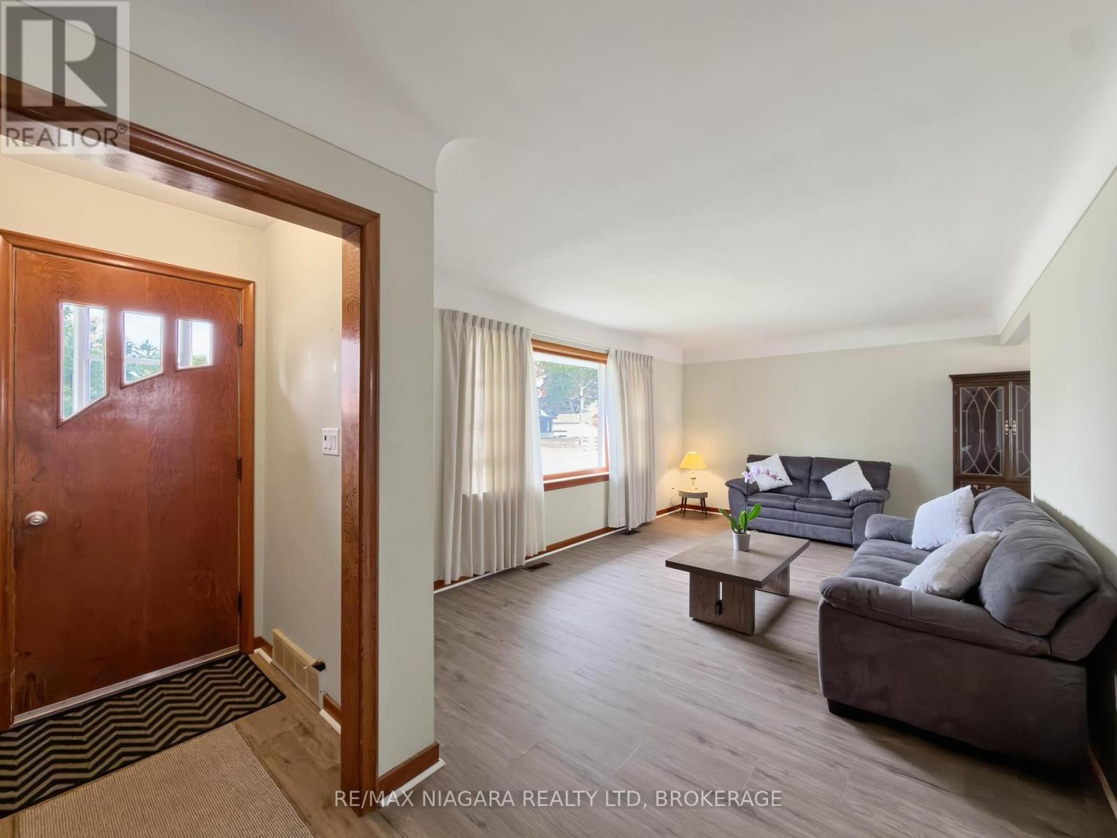 6558 O'neil Street, Niagara Falls (Stamford), Ontario L2J 1N1 - Photo 10 - X13858878
