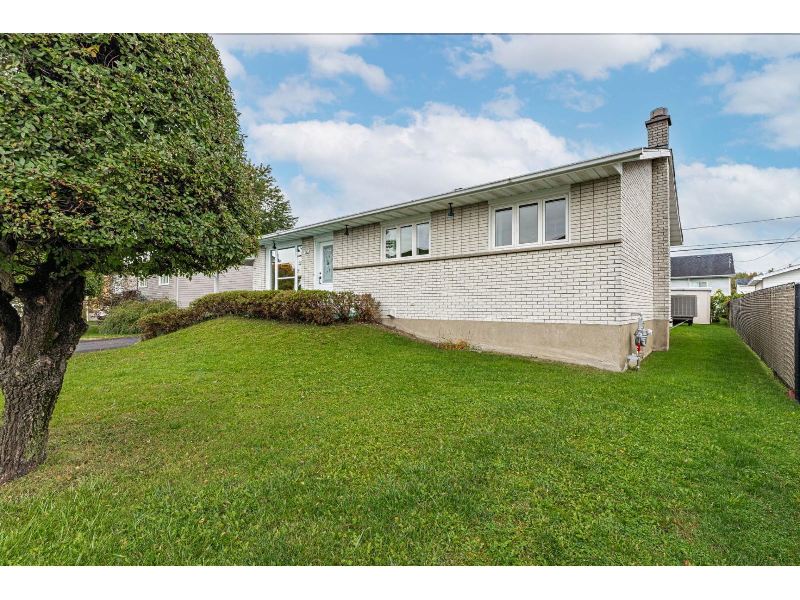 282 Rue de Carillon Saint-Jean-sur-Richelieu Quebec Canada J3B4C2 2