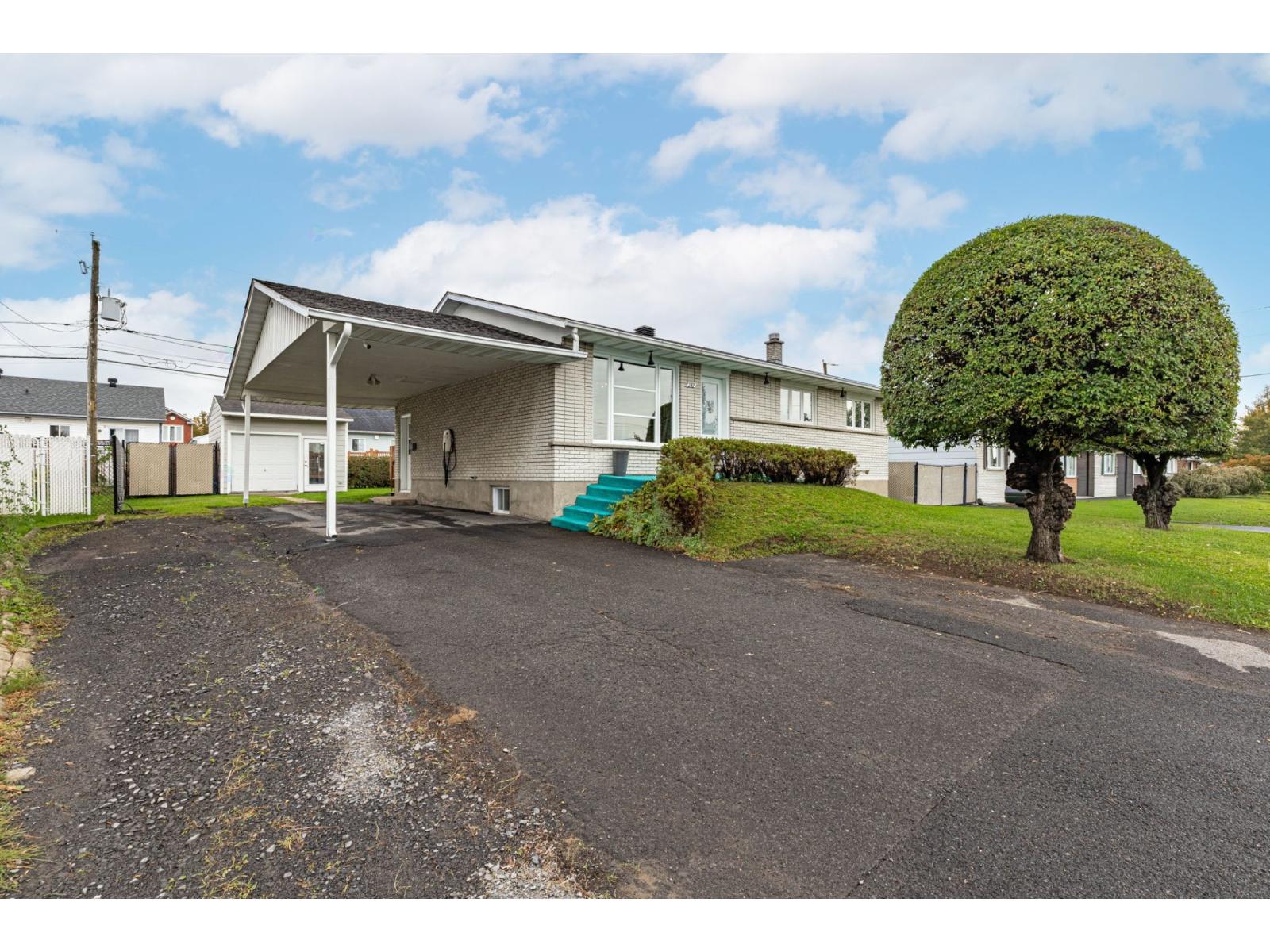 282 Rue de Carillon Saint-Jean-sur-Richelieu Quebec Canada J3B4C2 3