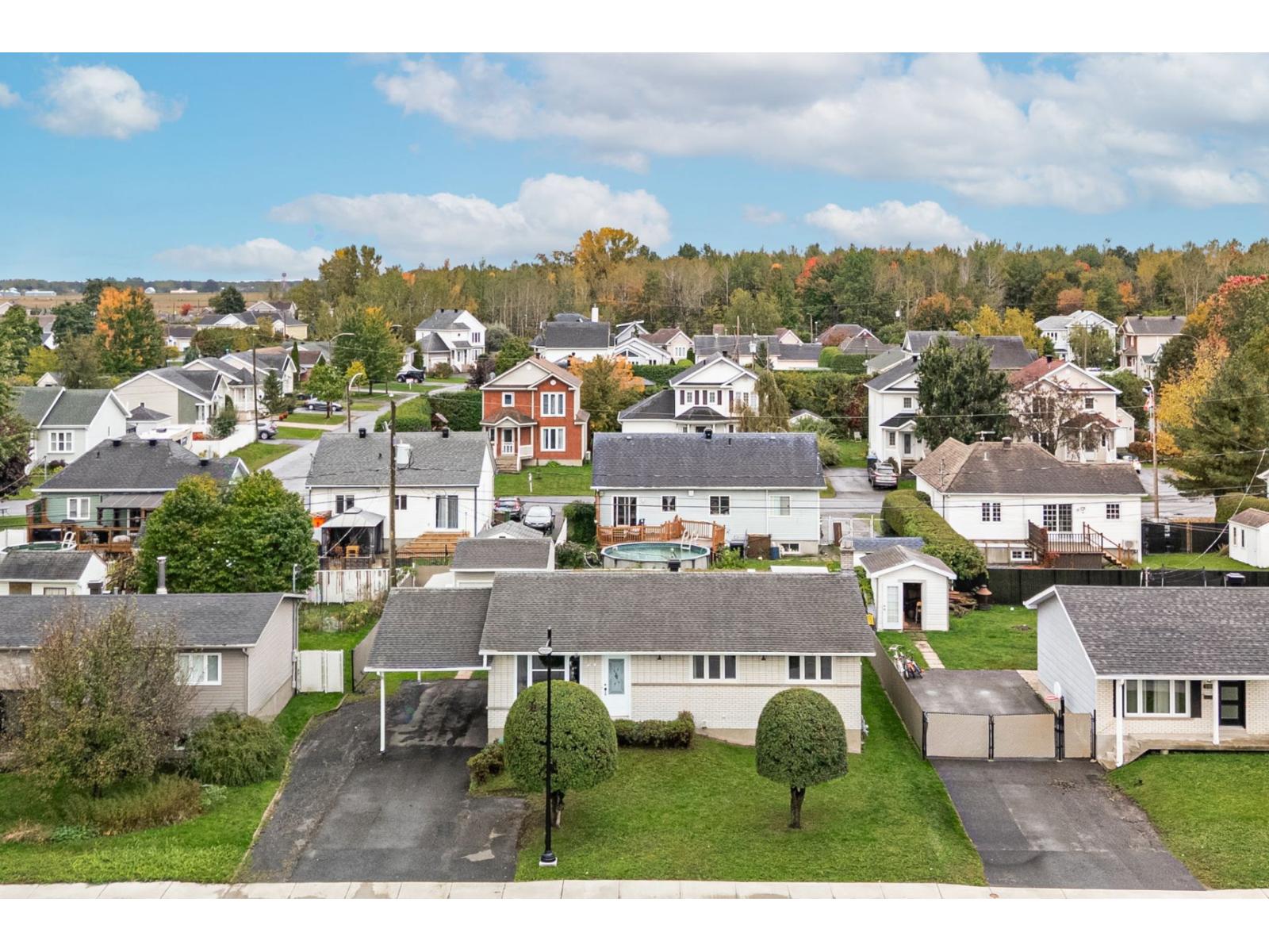 282 Rue de Carillon Saint-Jean-sur-Richelieu Quebec Canada J3B4C2 4