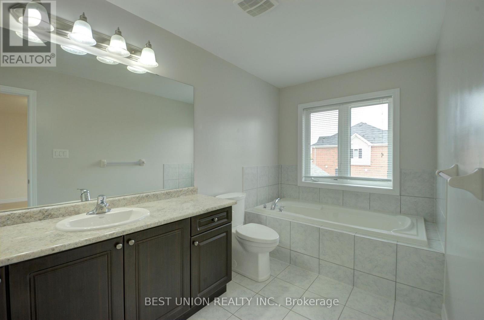 196 Donald Sim Avenue, Markham, Ontario  L6B 0Z1 - Photo 12 - N13858826