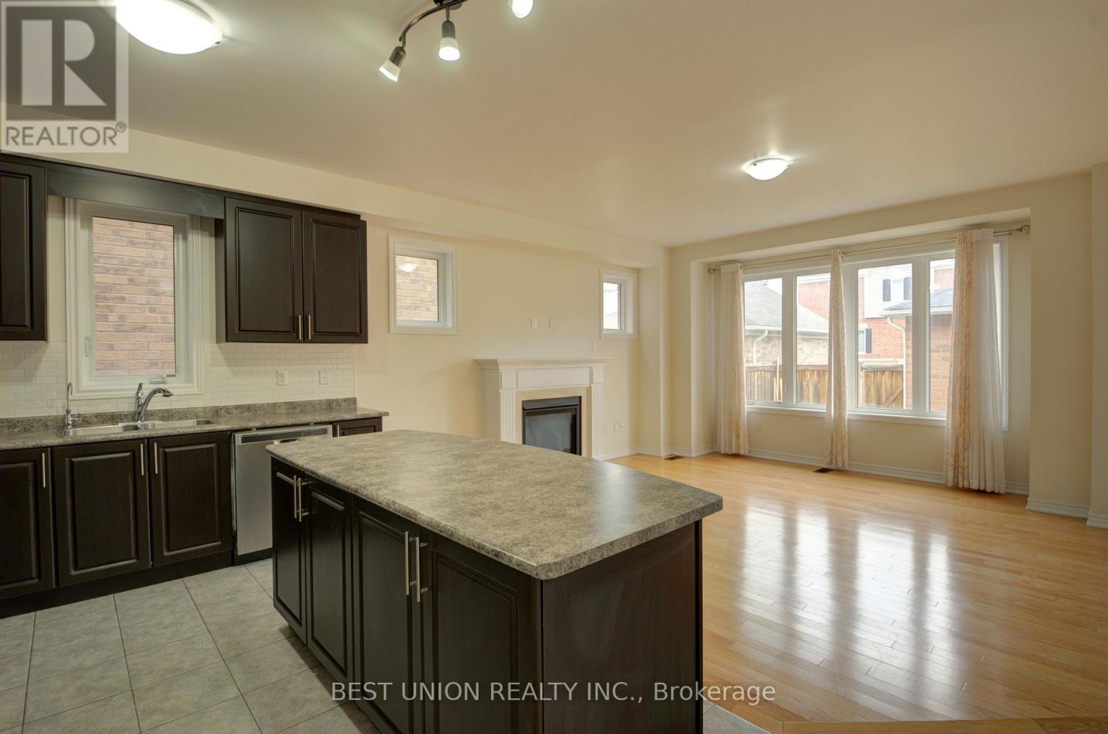 196 Donald Sim Avenue, Markham, Ontario  L6B 0Z1 - Photo 5 - N13858826