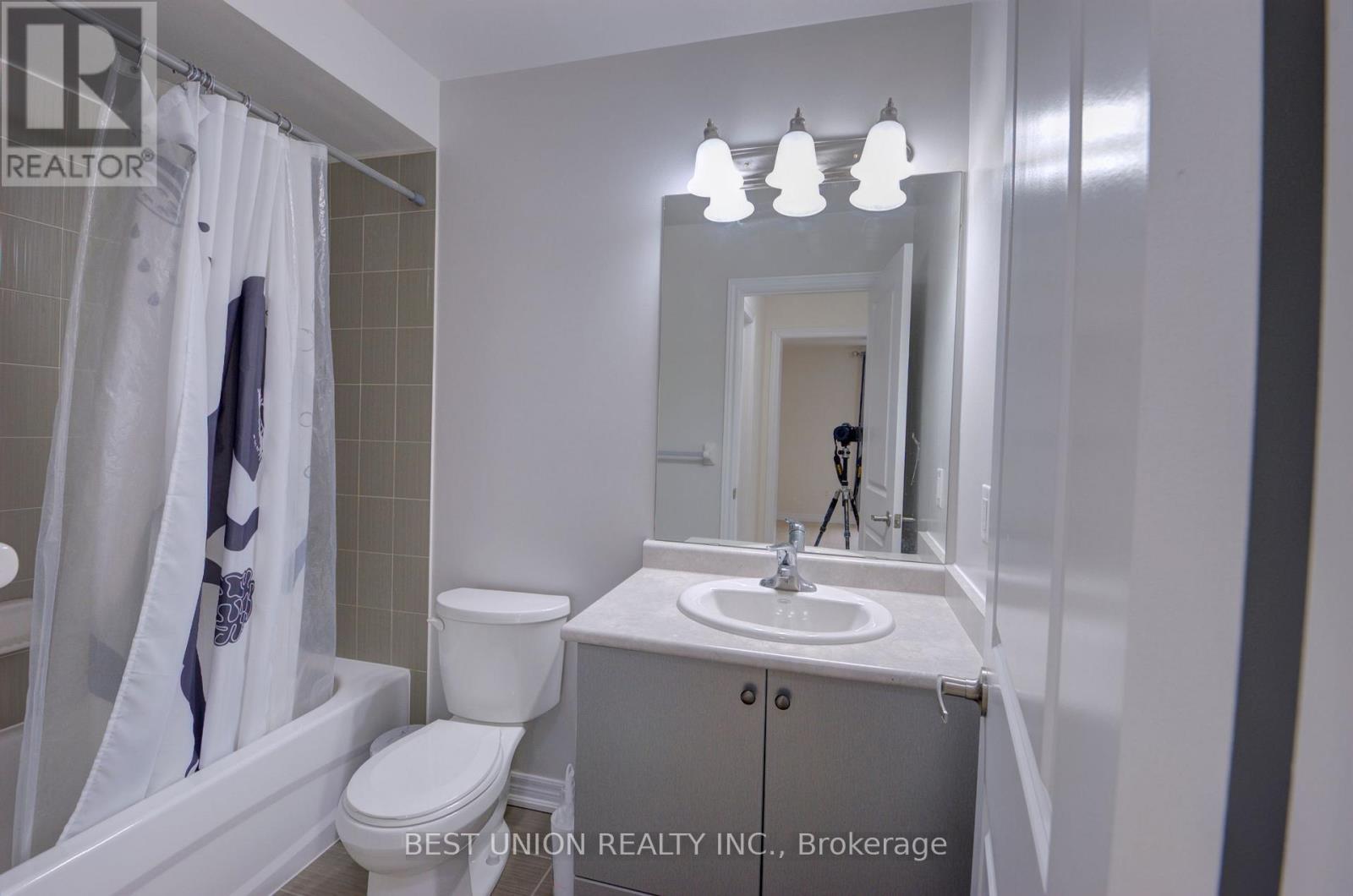 196 Donald Sim Avenue, Markham, Ontario  L6B 0Z1 - Photo 18 - N13858840