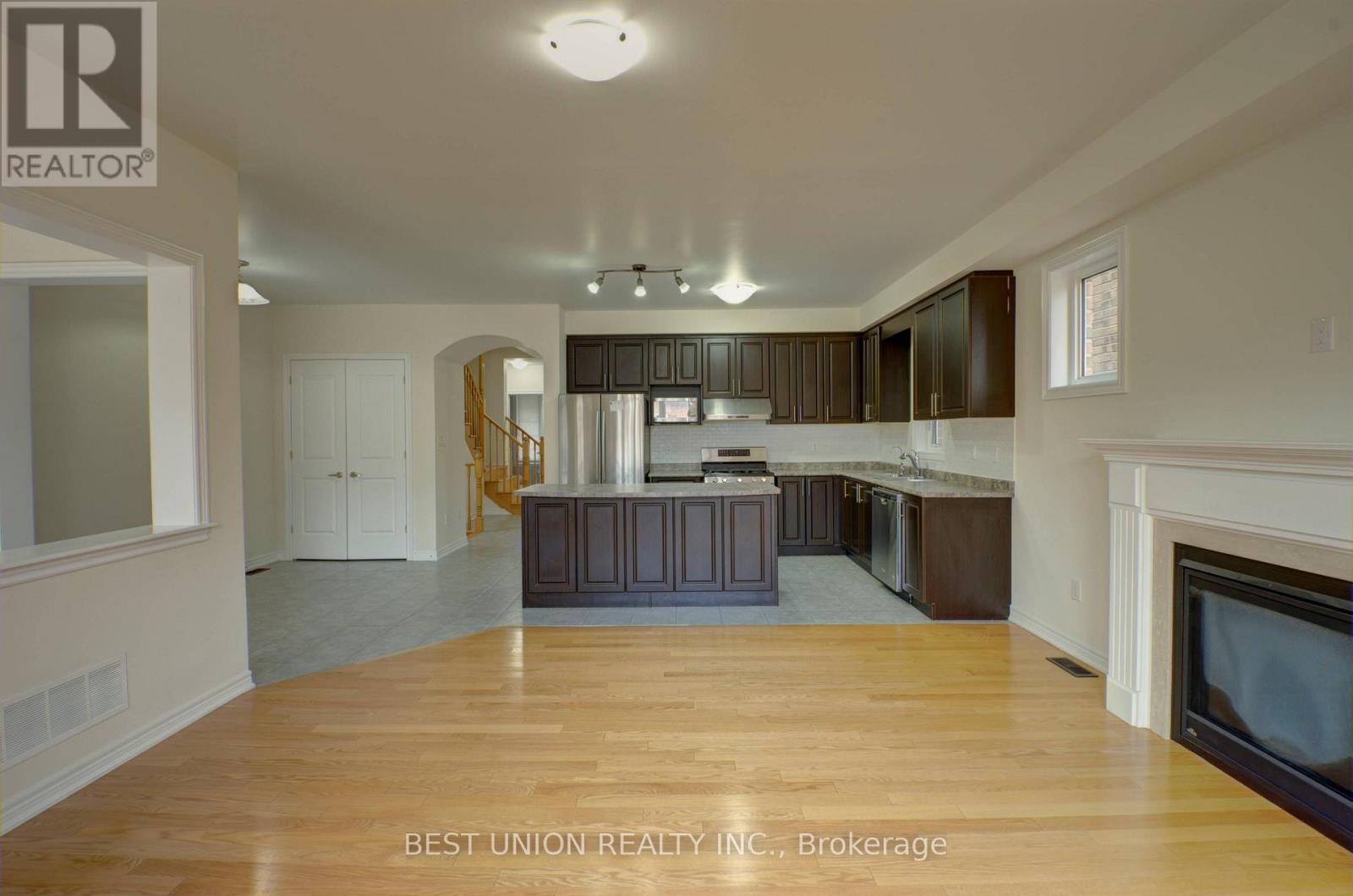 196 Donald Sim Avenue, Markham, Ontario  L6B 0Z1 - Photo 3 - N13858840