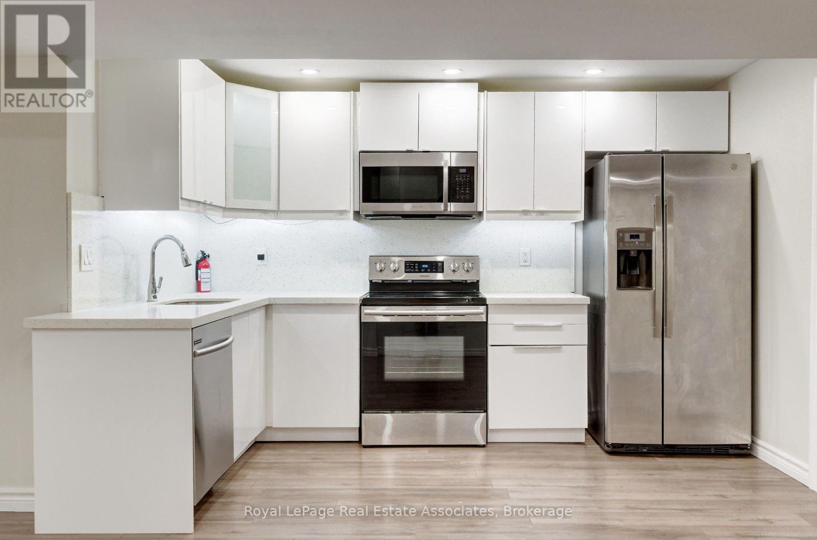 Lower - 41 Greenview Circle, Vaughan, Ontario  L6A 0B5 - Photo 10 - N13858898