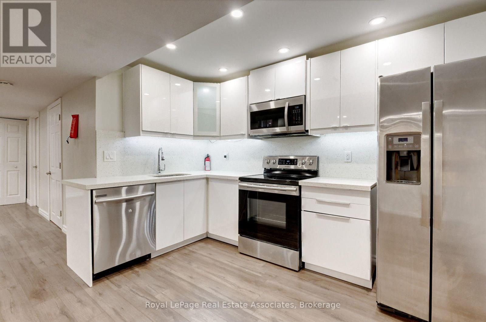 Lower - 41 Greenview Circle, Vaughan, Ontario  L6A 0B5 - Photo 11 - N13858898