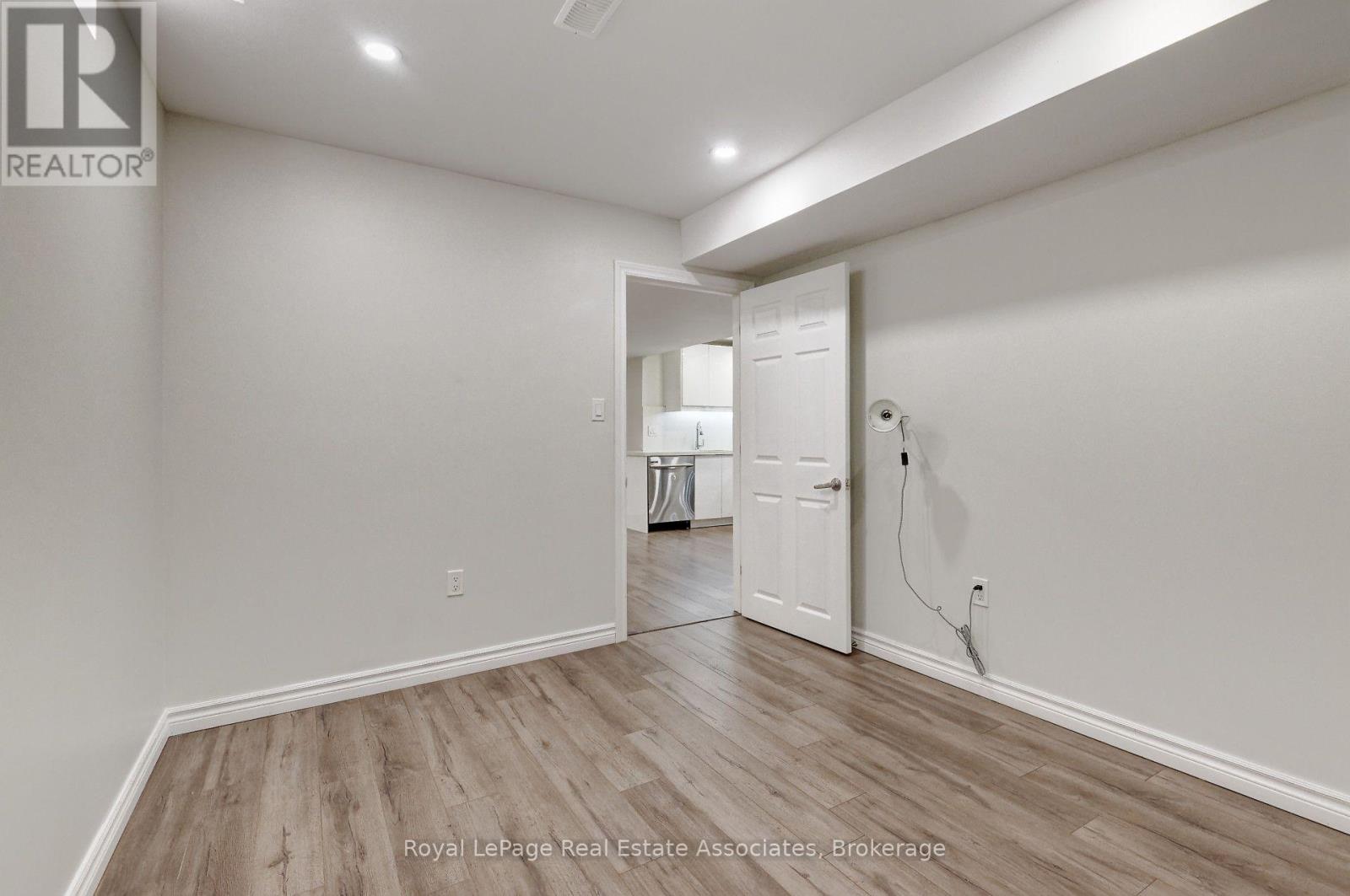 Lower - 41 Greenview Circle, Vaughan, Ontario  L6A 0B5 - Photo 17 - N13858898