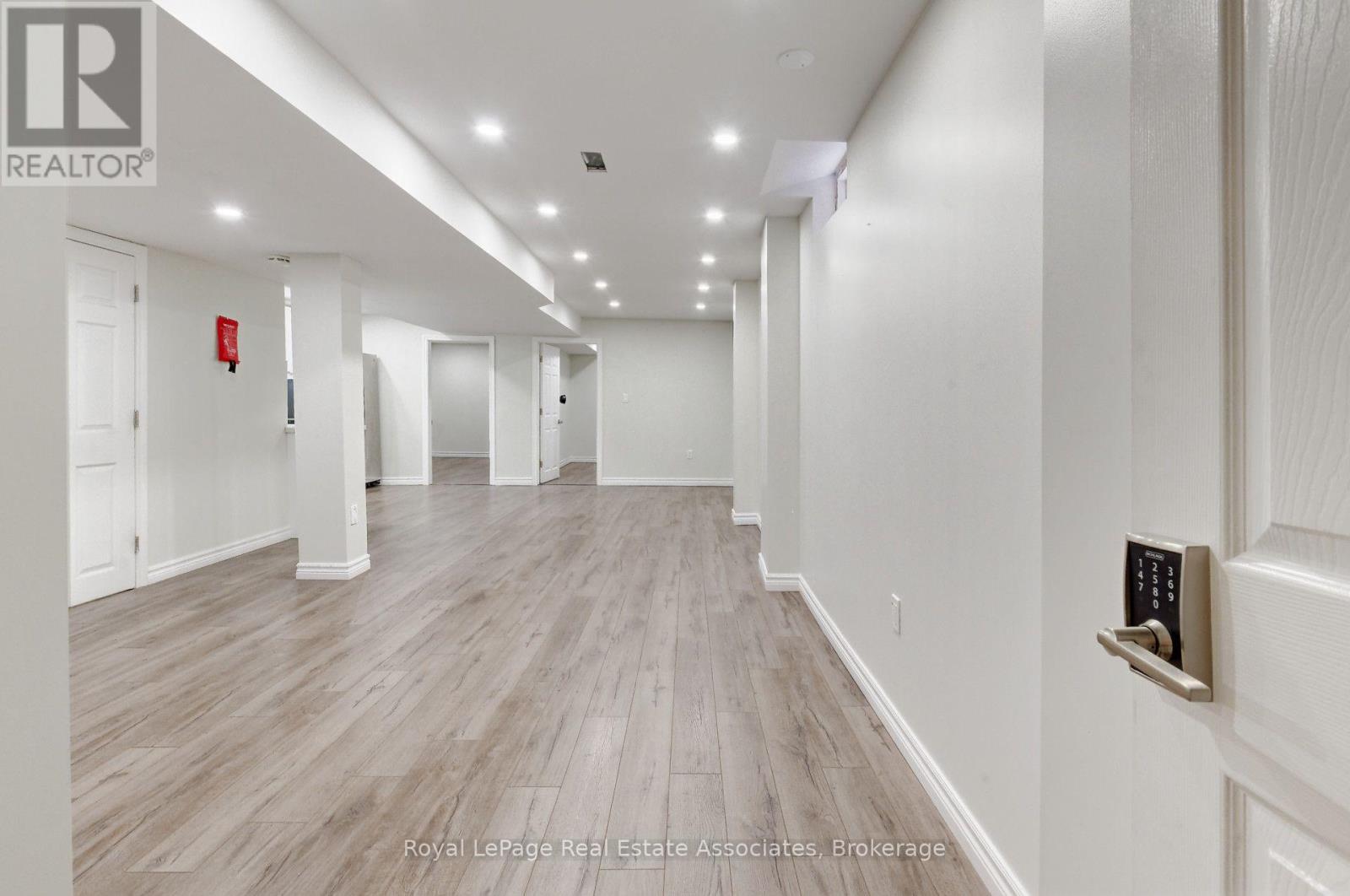Lower - 41 Greenview Circle, Vaughan, Ontario  L6A 0B5 - Photo 7 - N13858898