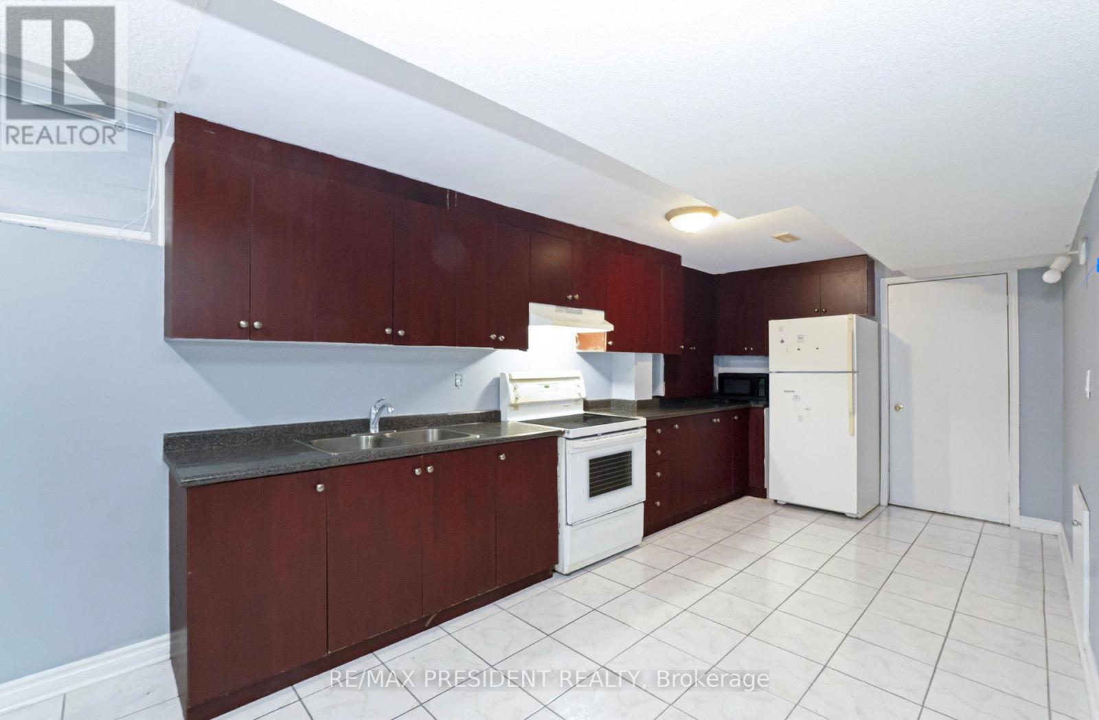 4 Chalkfarm Crescent, Brampton, Ontario  L7A 3V8 - Photo 37 - W13858824