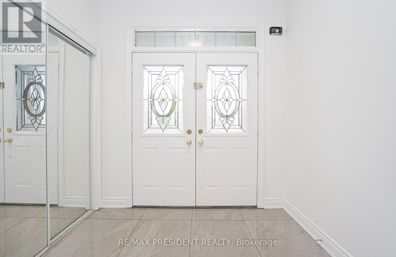 4 Chalkfarm Crescent, Brampton, Ontario  L7A 3V8 - Photo 6 - W13858824