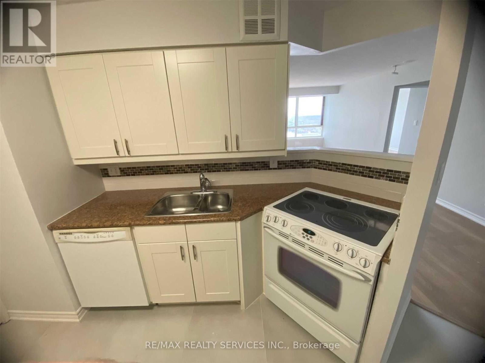 1612 - 3605 Kariya Drive, Mississauga, Ontario  L5B 3J4 - Photo 3 - W13858844