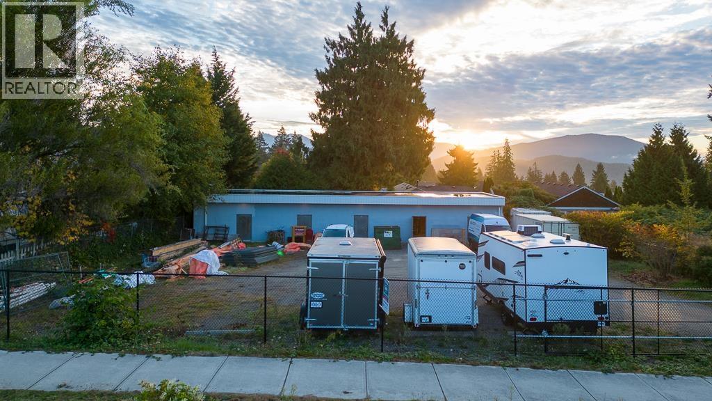 734 North Road, Gibsons, British Columbia  V0N 1V9 - Photo 35 - R3172098