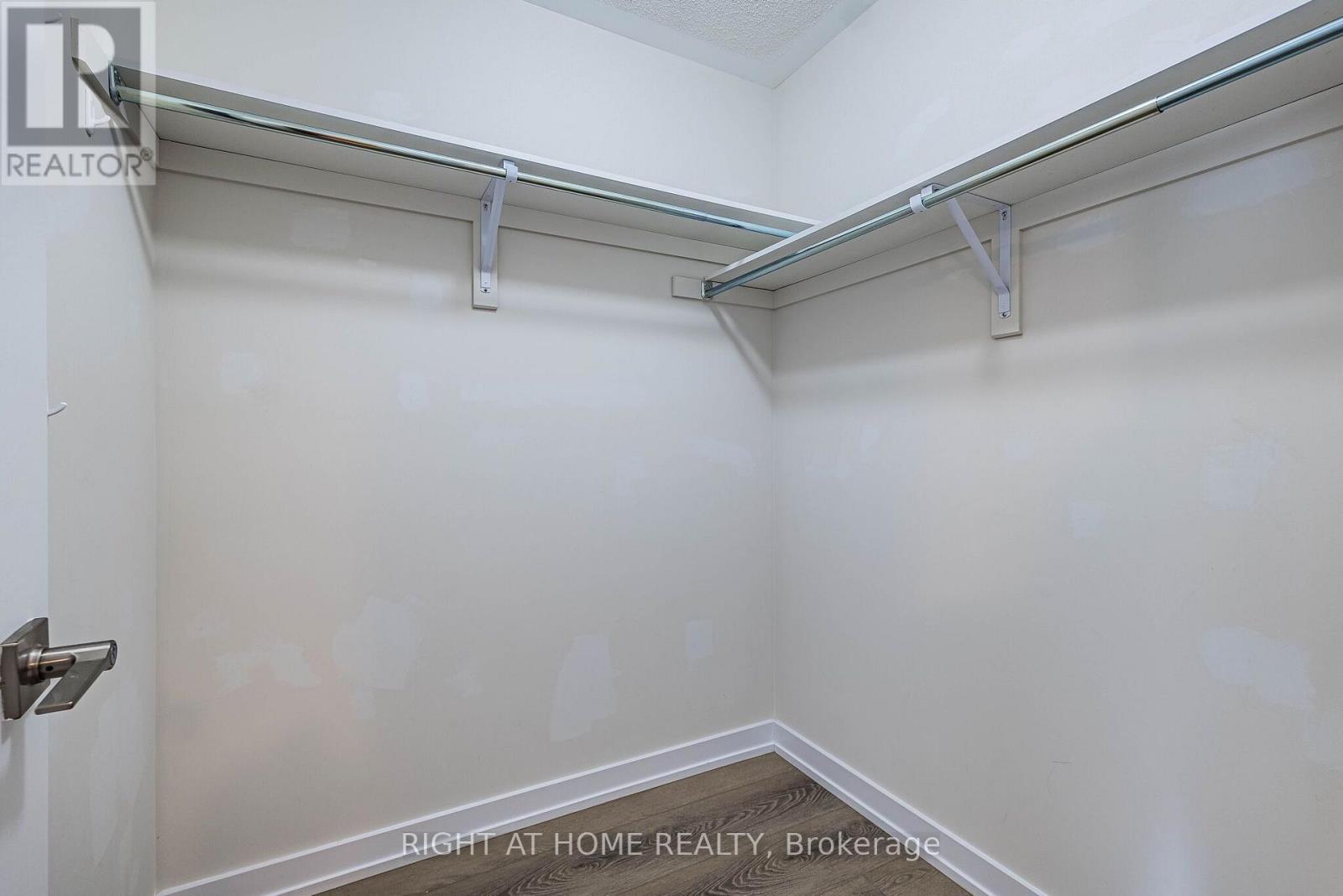 1330 Shevchenko Boulevard, Oakville, Ontario  L6M 5R4 - Photo 16 - W13858924