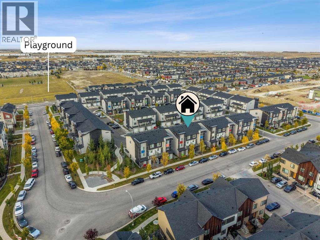 202, 135 Redstone Walk NE