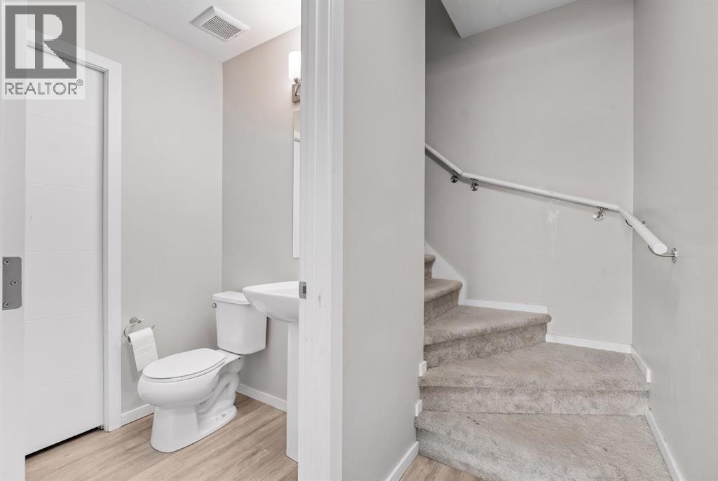 202, 135 Redstone Walk NE