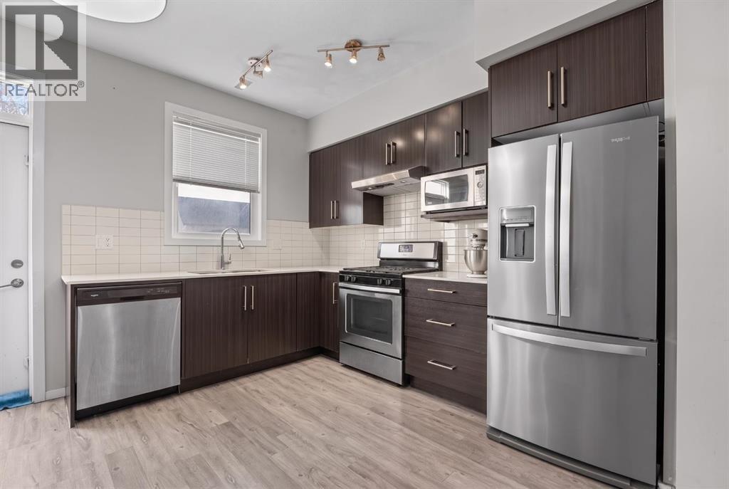 202, 135 Redstone Walk NE